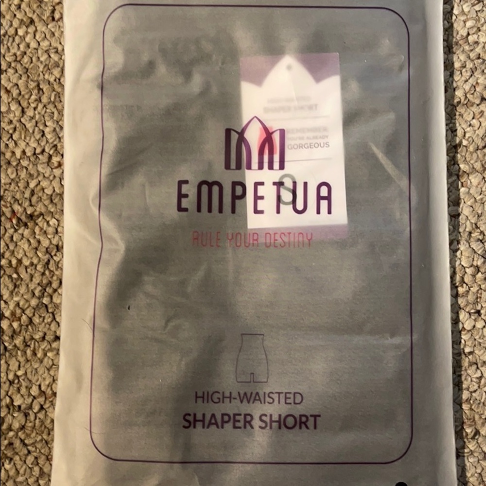 HIGH WAISTED SHAPER SHORT